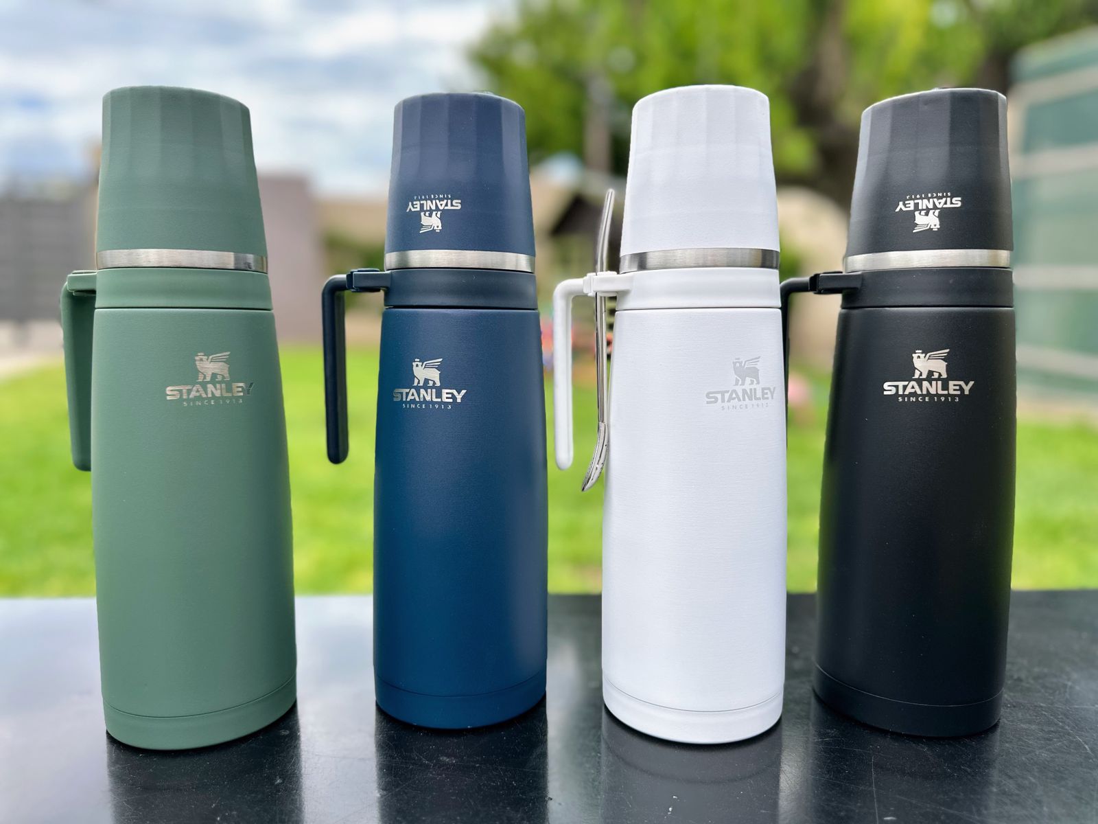 Termo media manija tapa mate a presion de 1lt + bombilla